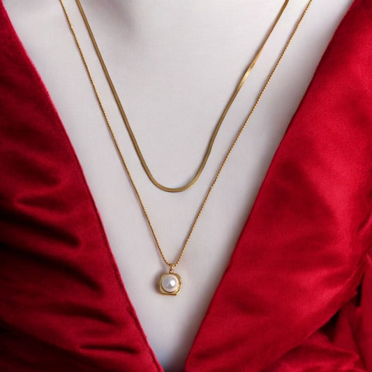 Elegant Gold-Plated Pearl Necklace with Link Chain